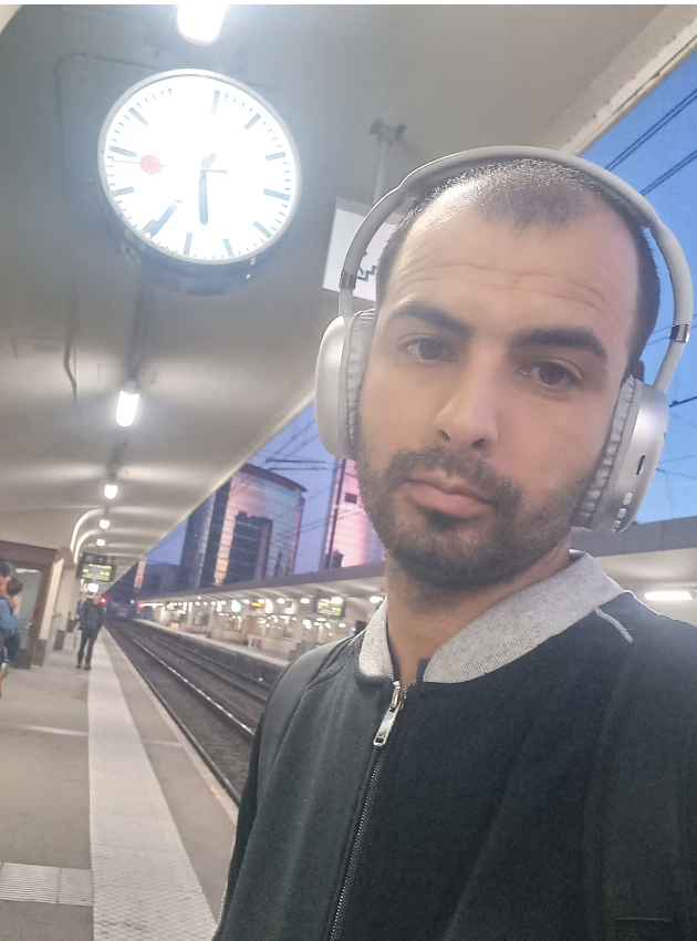 Deze Palestijn heeft meer dan een jaar geprobeerd Gaza te ontvluchten... En hij deed het uiteindelijk op een jetski en met behulp van ChatGPT