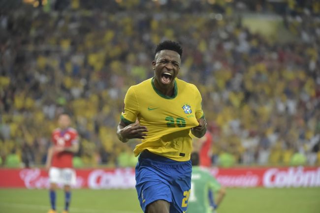 Vinícius scoort eerste doelpunt in het Braziliaanse tijdperk van Ancelotti en stelt WK-kwalificatie veilig