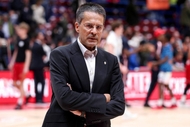 Real Madrid Basketball "steelt" coach Pedro Martínez van Valencia Basket