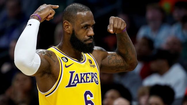 LeBron James wordt de tweede 40+-jarige speler ooit die een triple-double scoort: wat betekent het?