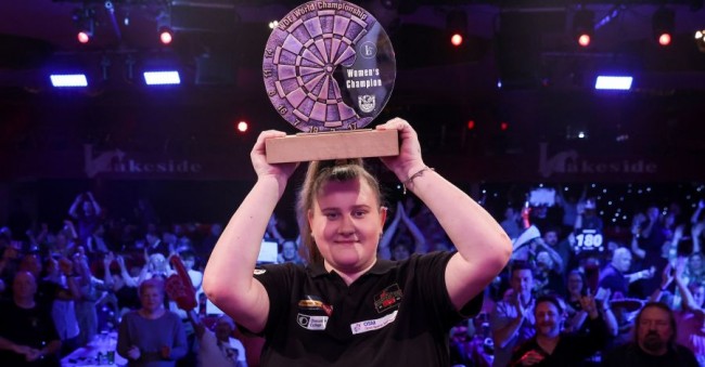 PDC Wereld Nr. 2 Luke Littler verslagen door WDF Dames Wereld Nr. 1 Beau Greaves