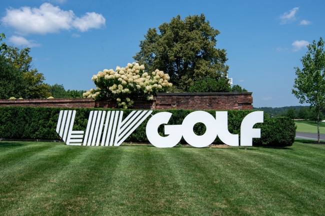 De CEO van LIV Golf verzekert dat Saoedi-Arabië zijn financiering van de golfcompetitie niet stopt