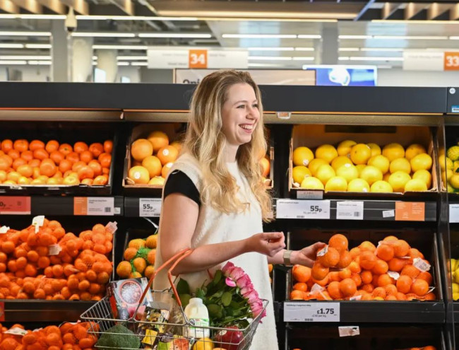Overgrootmoeder verbannen uit alle Sainsbury's-winkels na een verhitte gebeurtenis