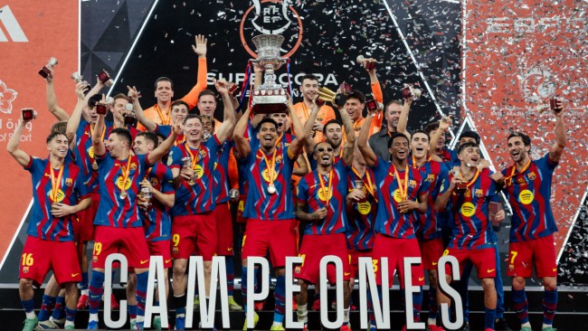 Barcelona verslaat Real Madrid met 3-2 en wint voor het tweede jaar op rij de Spaanse Supercup