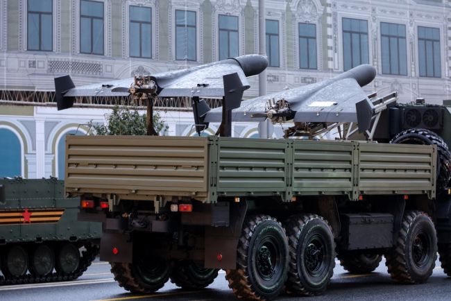 Rusland toont gevechtsdrones op het Rode Plein