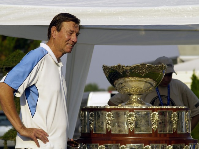 Novak Djokovic ontroerde tot tranen toe in emotioneel eerbetoon aan zijn mentor Nikola Pilic