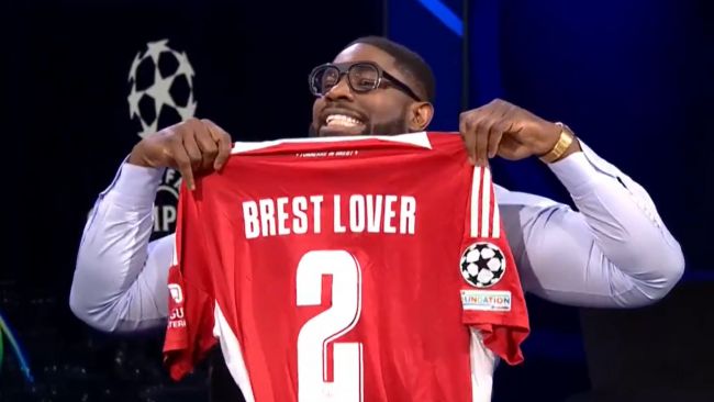 "Wie houdt er van Brest?" virale CBS-video wordt opgemerkt door Franse club, stuurt een cadeau als reactie