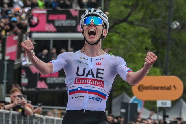 Tadej Pogacar neemt de gele trui over van Vingegaard en leidt de Tour de France na etappe 3