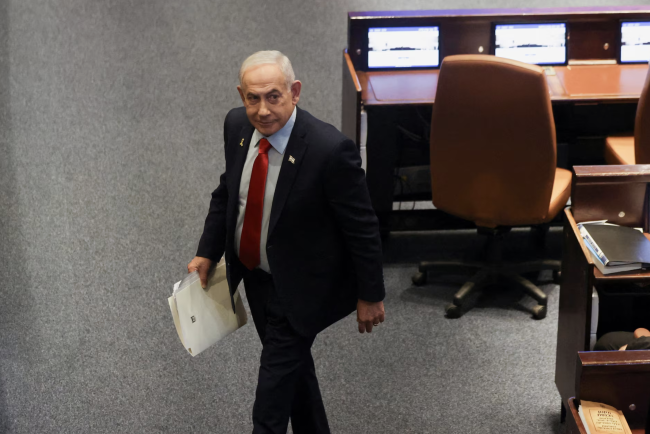 Netanyahu plaatst video om geruchten over zijn dood te ontkrachten