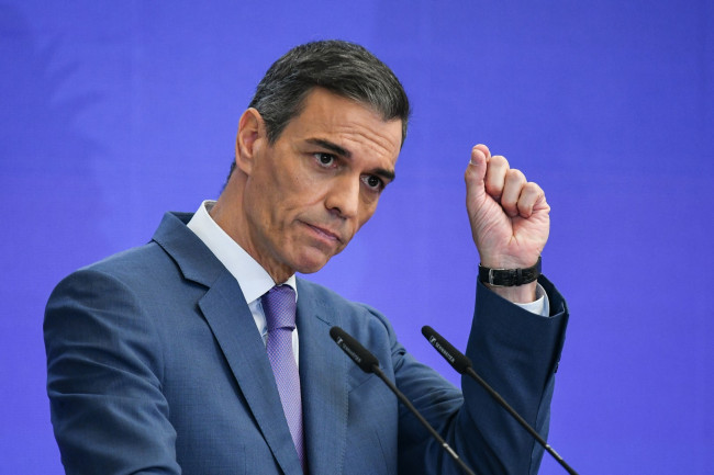 De Spaanse premier Pedro Sánchez zal de WK-finale bijwonen, maar niet Javier Milei vanwege bijgeloof