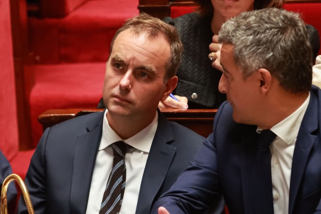 Franse regering stopt pensioenhervorming om ineenstorting te voorkomen