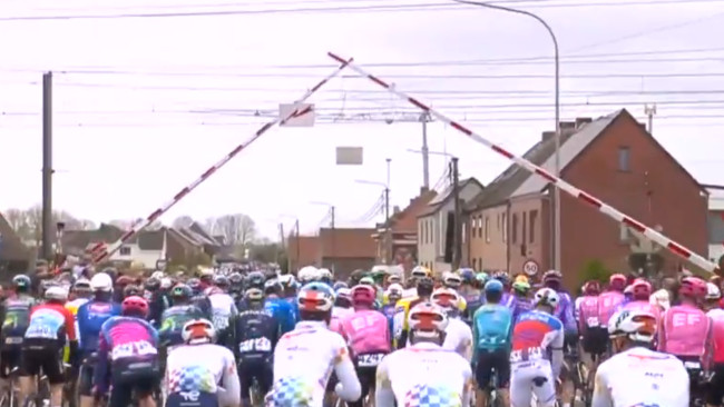 Lokale aanklagers in Vlaanderen zullen fietsers identificeren die met rood licht de spoorlijn overstaken