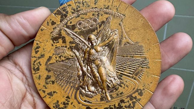 Meer dan 100 medailles van Parijs 2024 werden na ernstige degradatie teruggegeven aan het organisatiecomité van de Olympische Spelen