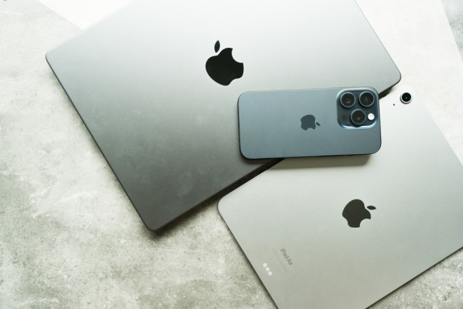 Apple ontwikkelt budget Mac-laptop om Chromebooks te evenaren, meldt Bloomberg News