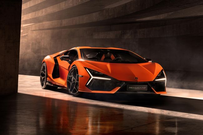 Lamborghini unveils the Revuelto