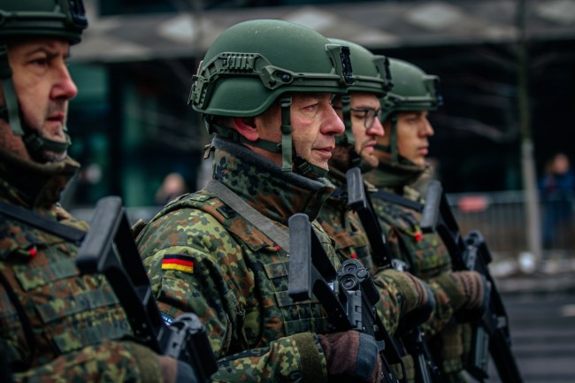 Duitsland graaft loopgraven aan de Poolse grenzen, antitankbarrières om zich te beschermen tegen een Russische invasie