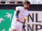 Lorenzo Musetti vermijdt straf voor het raken van een scheidsrechter na het schoppen van een bal, Tiafoe vindt "komisch" dat hij ermee wegkwam