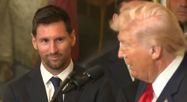 Leo Messi bezoekt Donald Trump in het Witte Huis: zijn gezicht wanneer hij Ronaldo noemt