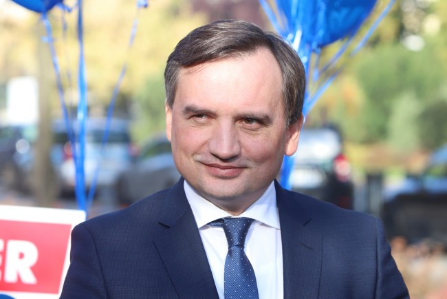 Hongarije verleent asiel aan voormalig Pools minister die wordt onderzocht