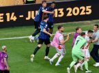 Marcos Acuña achtervolgt Dumfries aan het einde van Inter 2-0 River Plate in een gênante scène die online wordt bespot
