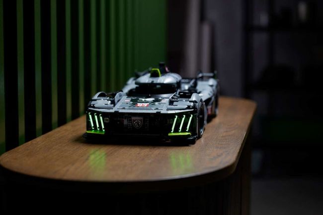 Lego unveils Technic Peugeot 9X8 set