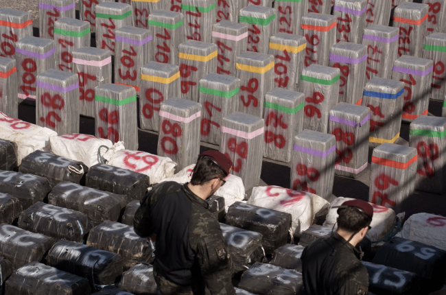 Bijna 10 ton cocaïne gevonden begraven in zout op een schip bij de Canarische Eilanden