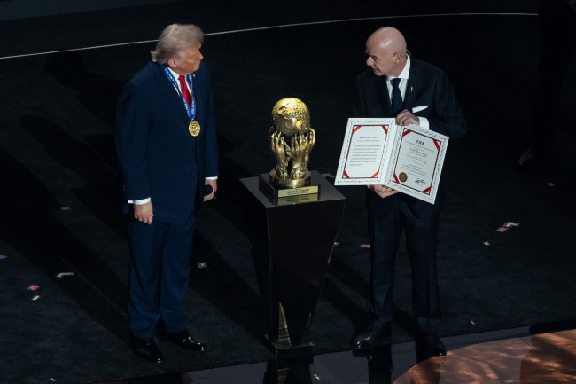 Noorwegen steunt klacht tegen FIFA-president Gianni Infantino vanwege de controversiële "Vredesprijs" die aan Trump werd toegekend
