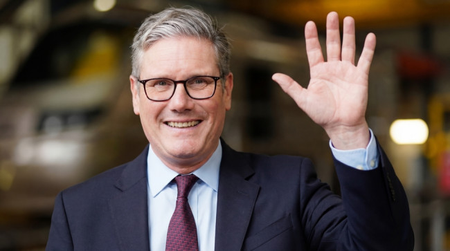 Keir Starmer kondigt plan aan om het gebruik van sociale media voor onder de 16-jarigen in het Verenigd Koninkrijk te beperken: "Geen vrijkaart"