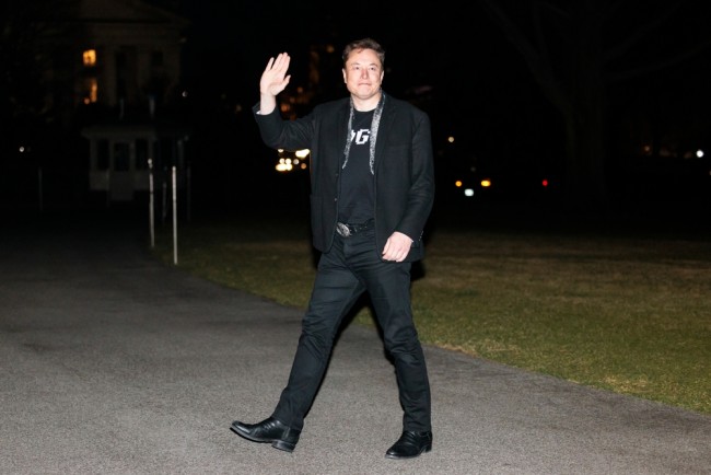 Tesla-bestuur waarschuwt aandeelhouders: keur Elon Musk's loonovereenkomst van $ 1 biljoen goed of loop het risico hem te verliezen