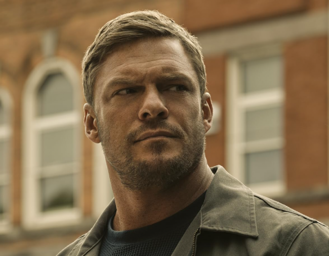 Alan Ritchson denkt niet dat hij de DC Universe's Batman zal zijn, maar is in gesprek om een ander personage te spelen