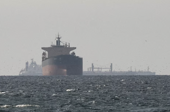 Trump zegt dat de VS de scheepvaartcongestie in de Straat van Hormuz zal verlichten: "We blijven hangen"
