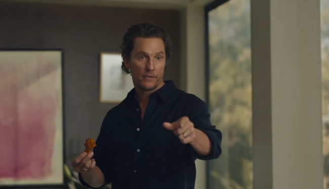 Matthew McConaughey, Charli XCX, Martha Stewart en Greta Gerwig schitteren in de Super Bowl-commercial van Uber Eats