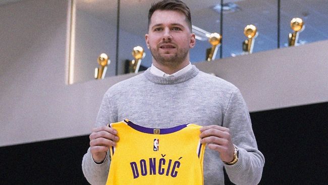 Luka Dončić zegt dat het een droom is die uitkomt om naast LeBron te spelen, maar "in het begin was het echt moeilijk"