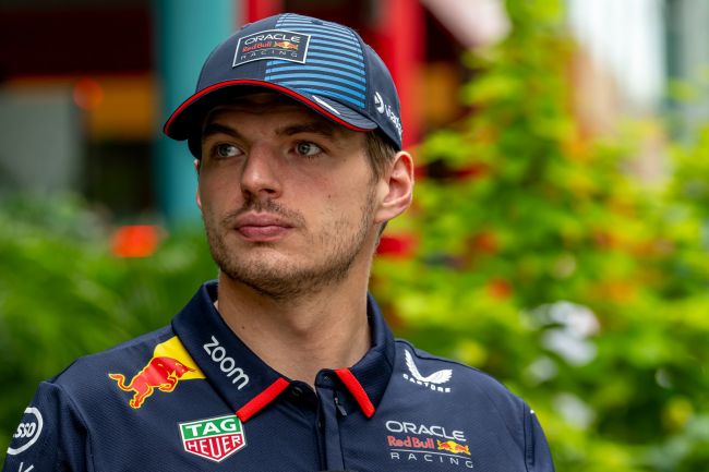 Red Bull bagatelliseert geruchten over Max Verstappen bij Mercedes: "Er liggen nog 332 punten voor het grijpen"