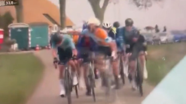 NSN Cycling Team biedt zijn excuses aan voor de wielrenner die rivaal op het hoofd sloeg