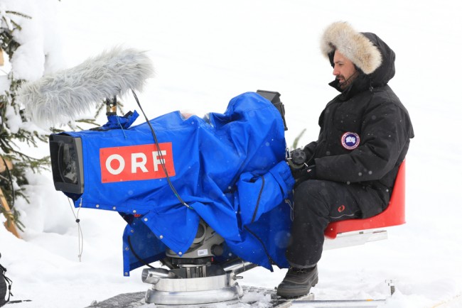 De Eurovisie-presentator zegt dat hij boegeroepen niet zal dempen tijdens Israëls optreden: "We zullen het niet mooier maken"