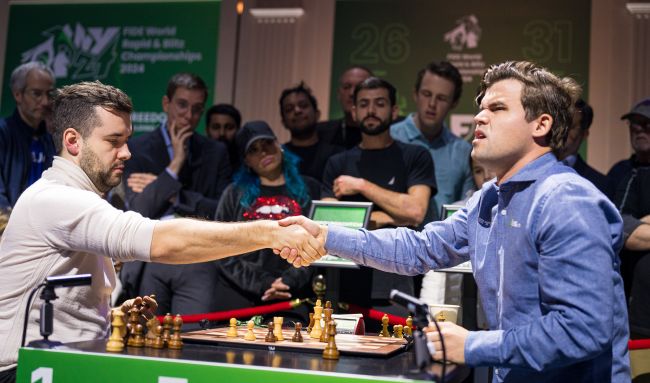 Ongelooflijk: de World Blitz Chess-titel is gedeeld als een wederzijdse overeenkomst, waardoor fans denken dat het een "grap" is