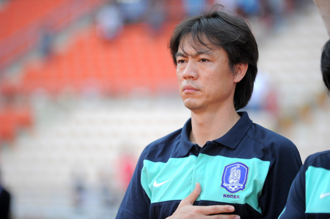 Voormalig Zuid-Koreaanse voetbalcoach Hong Myung-bo vlucht het land uit voor zijn eigen veiligheid na het WK-debacle