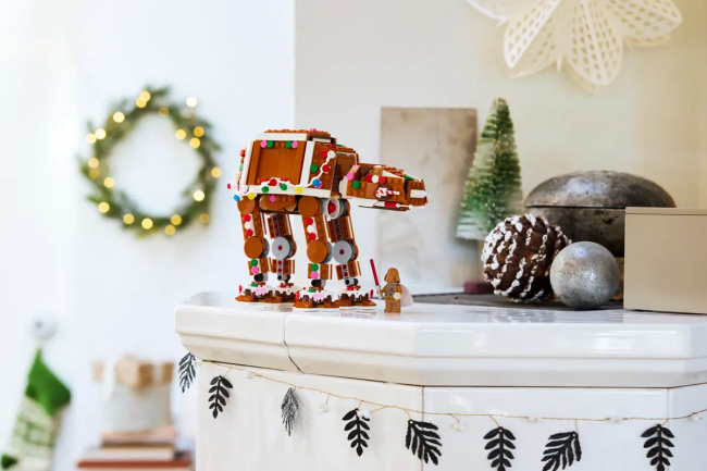 Kom in de kerststemming met een Lego Gingerbread AT-AT Walker