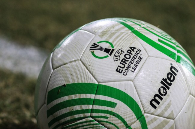 Resultaten van de achtste finales van de UEFA Conference League en bevestigde gelijkstellingen voor de kwartfinales