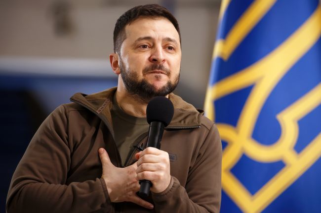 Zelenskyy beschuldigt Israël ervan Russische plunderingen te legitimeren