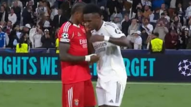 Benfica-speler bekritiseerd en beledigd omdat hij met Vinícius sprak... en Prestianni vindt het leuk