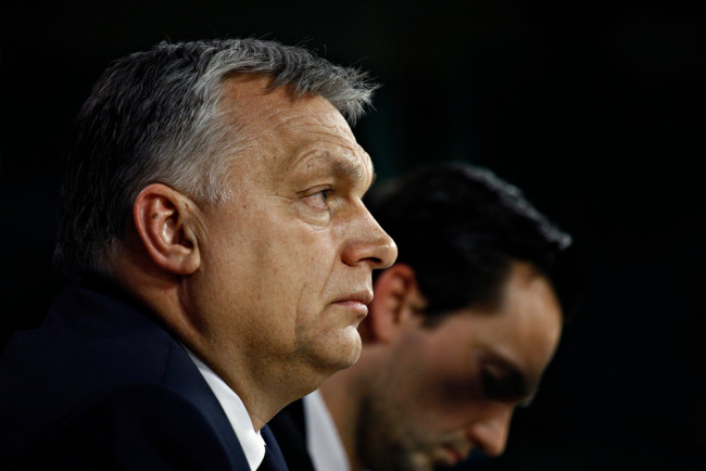 Orbán zet herverkiezing in op anti-Oekraïne boodschap: "Onze boodschap aan Brussel: We betalen niet!"