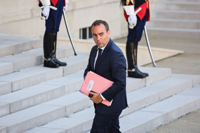 Lecornu overleeft ternauwernood moties van wantrouwen