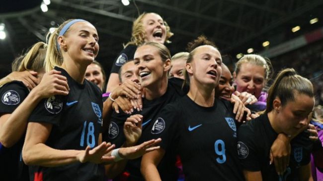 De overwinning van Engeland wordt beschreven als "een film die je op het puntje van je stoel houdt" en "een achtbaan van emoties"