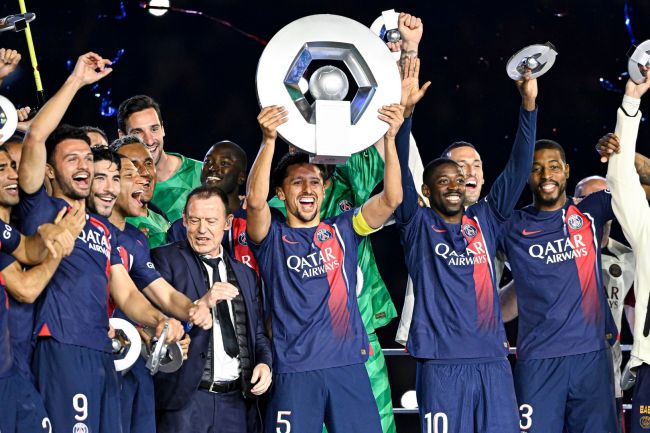 Paris Saint-Germain wint de Ligue 1 ondanks een strijdlustig Lens dat meer verdiende