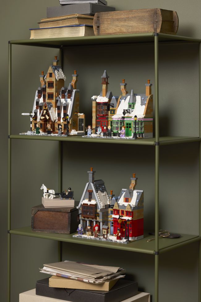 Lego onthult gezellige en besneeuwde Zweinsveldset, perfect voor Potterheads