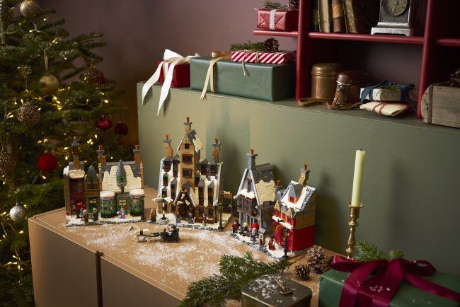 Lego onthult gezellige en besneeuwde Zweinsveldset, perfect voor Potterheads