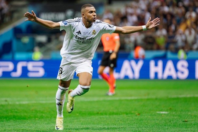 Real Madrid wint El Clásico met doelpunten van Mbappé en Bellingham, wedstrijd eindigt in vechtpartij