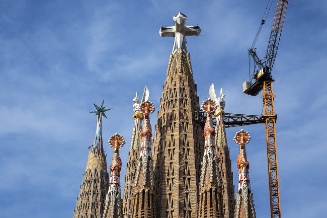 Bekijk de spectaculaire Sagrada Familia Tower of Jesus-ceremonie, met een drone-eerbetoon aan Gaudí